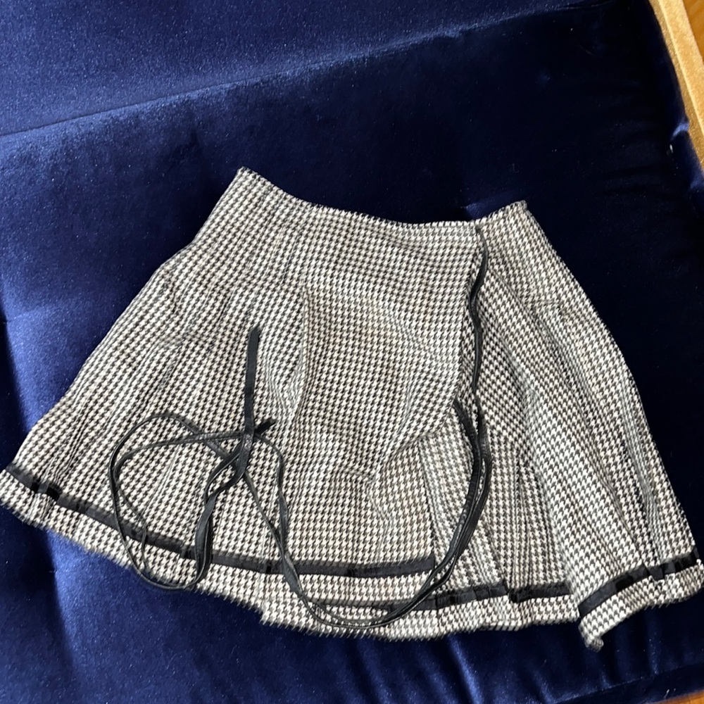 VINTAGE WOOL AND CASHMERE DKNY MINI SKIRT